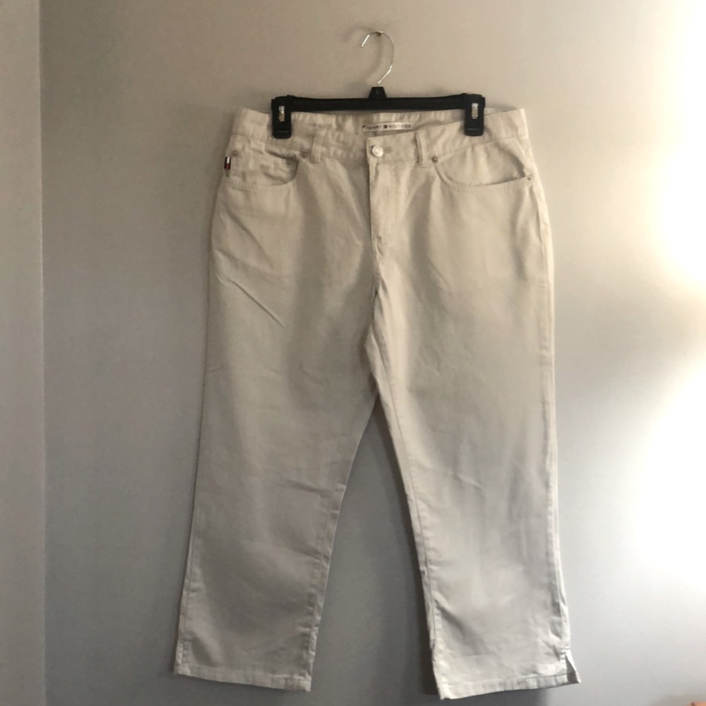 Tommy Hilfiger vintage (2003) khaki colored cropped chinos, EUC, size 10.